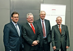 Von links nach rechts: Axel Gedaschko, GdW; Dr. Andreas Mattner, ZIA; Walter Rasch, BID-Vorsitzender und BFW; Jens-Ulrich Kießling IVD